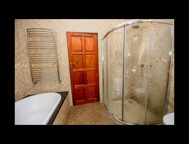 4 BEDROOM HOUSE FOR SALE IN VAN RIEBEECK PARK